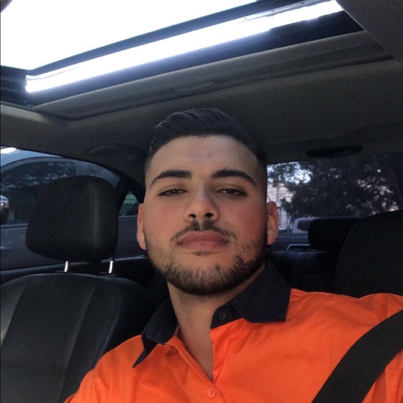 Profile Picture of Salah Ahmed (@salahahmed3071) on Poshmark