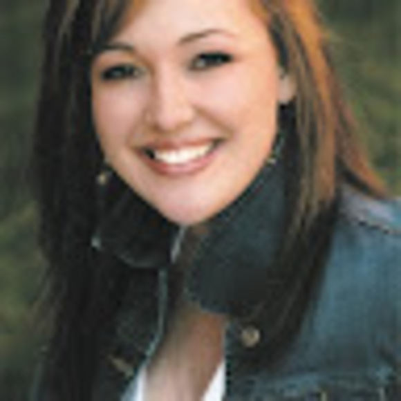 Profile Picture of Sarah Taulman (@sarahcoons30) on Poshmark