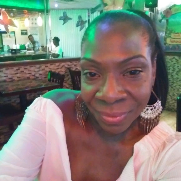 Profile Picture of Phyllis Berry (@phyllis605) on Poshmark