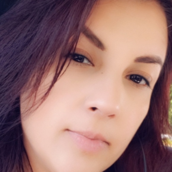 Profile Picture of Yolanda Acosta (@yacosta3211) on Poshmark