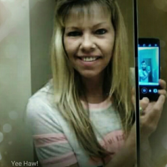 Denise Loxton - Poshmark Profile Picture of Denise Loxton (@mattdenise) on Poshmark