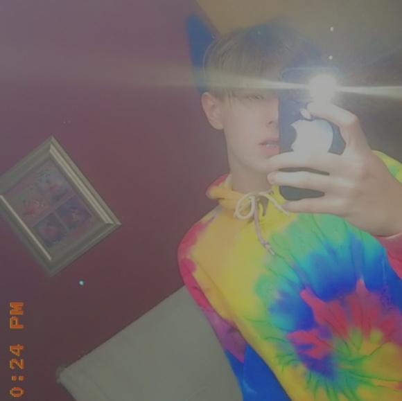 Profile Picture of Hayden Edler (@hjedler2003) on Poshmark