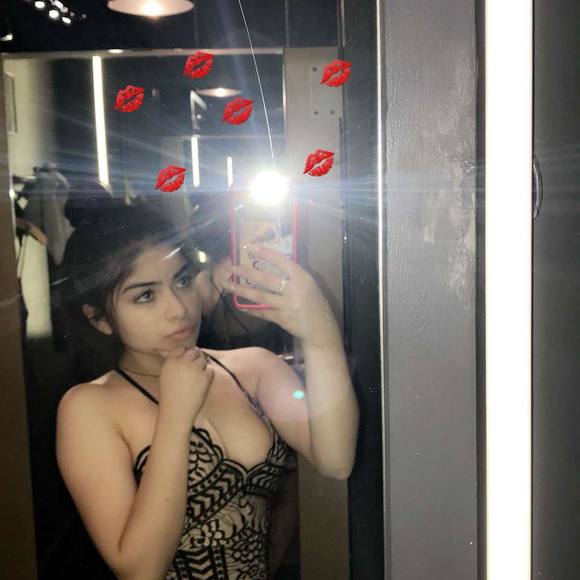 Profile Picture of Julia Echeverria (@juliaecheverria) on Poshmark