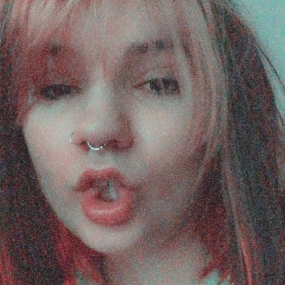 Profile Picture of Emma Sample (@emmasample589) on Poshmark