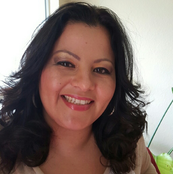 Profile Photo of Sandra Cardona (@rambito) on Poshmark