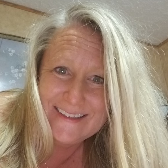 Profile Picture of Zandra Thomas (@zandrajo) on Poshmark