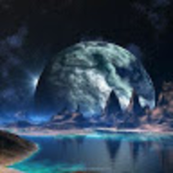 Profile Picture of Aniken Stoss (@anikenstoss) on Poshmark