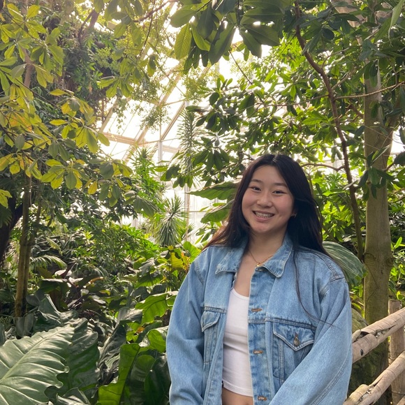 Profile Picture of Olivia Ling (@oling) on Poshmark