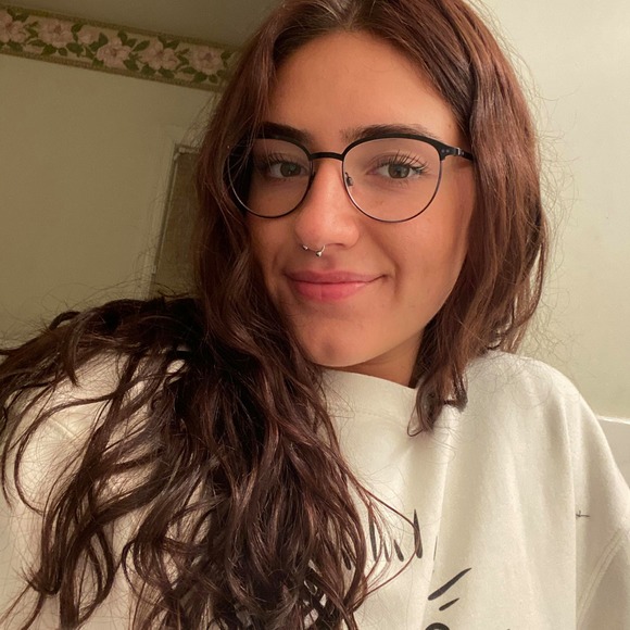 Profile Picture of Syd Nacovsky (@sydnacovsky) on Poshmark