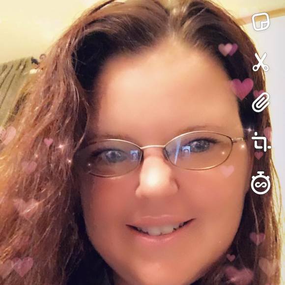 Profile Picture of Suzanne Vincent (@kayleejane26) on Poshmark