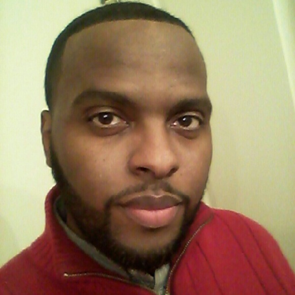 Profile Picture of Rothell Fallen (@rothellfallen) on Poshmark