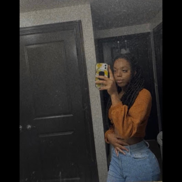 Profile Picture of Kayla Mcknight (@kaylamay12324) on Poshmark