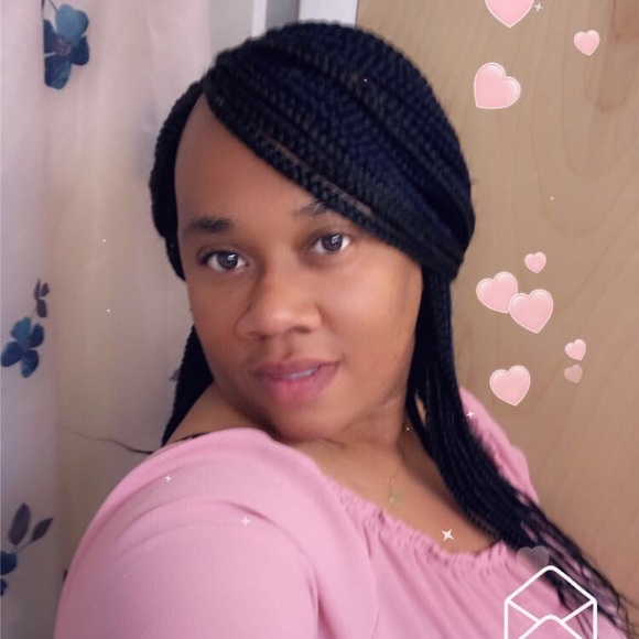 Profile Picture of Jamelia Edwards (@jameliaedwards) on Poshmark