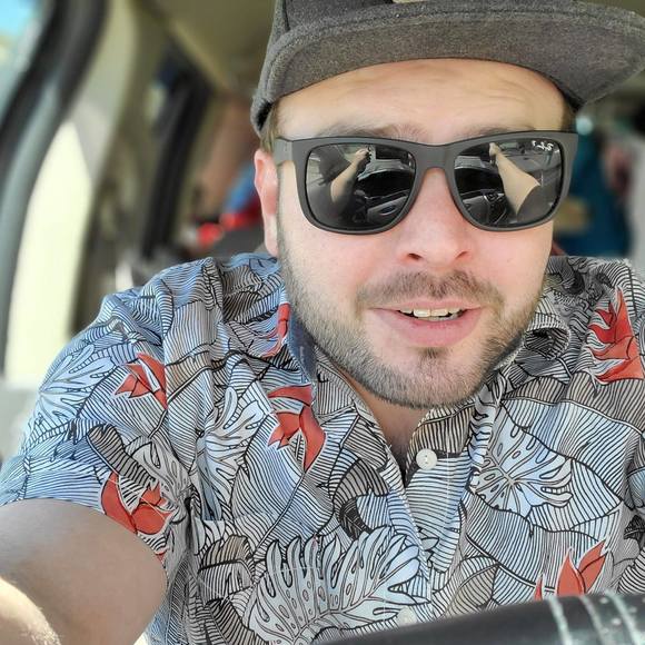 Profile Picture of Daniel Gauthier (@dguathier) on Poshmark