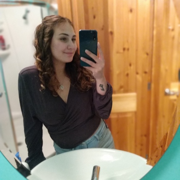 Profile Picture of Alexis Stanwick (@akstanwick) on Poshmark