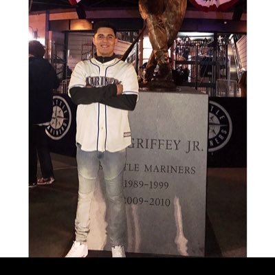 Profile Picture of Ivan Silva (@ivan33_) on Twitter