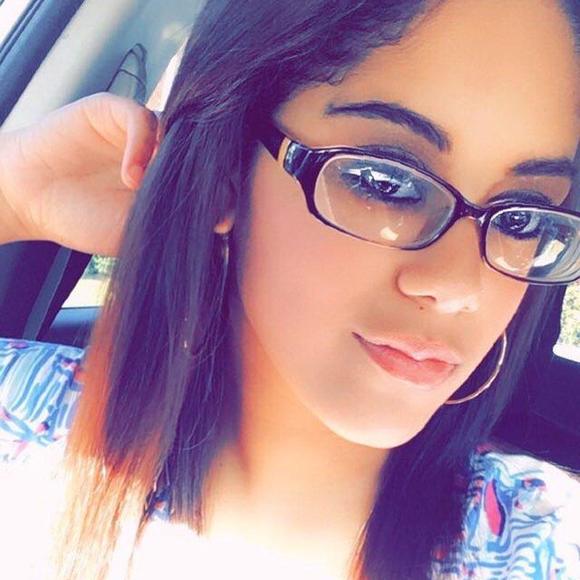 Profile Picture of Alexis Aytes (@alexisaytes123) on Poshmark