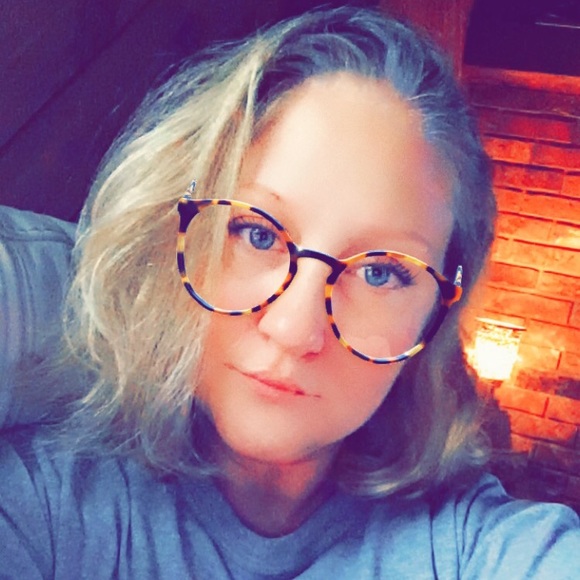 Profile Picture of Amber Fletcher (@amberfletcher86) on Poshmark