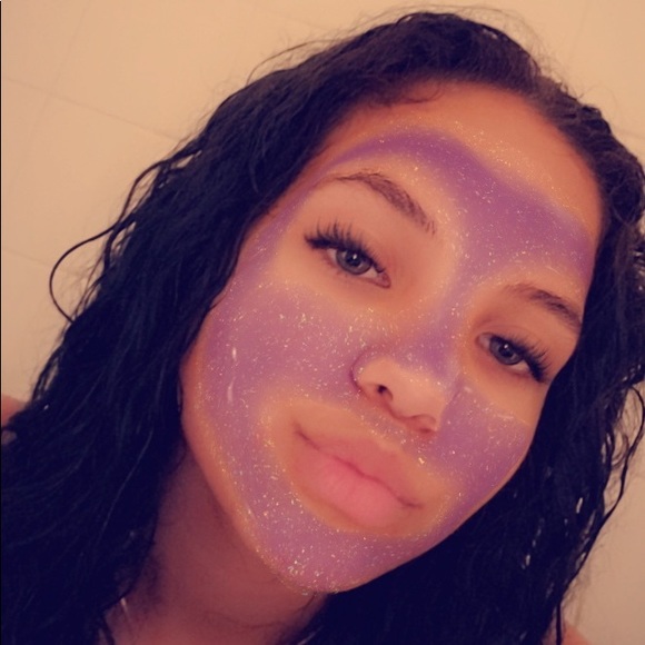 Profile Picture of Raina Smith (@rainasmith225) on Poshmark