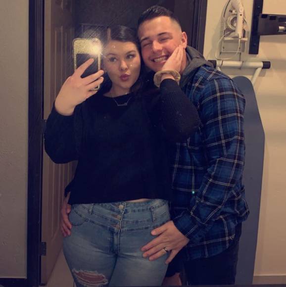 Profile Picture of Ashley Schaetzle (@ashleyschaetzle) on Poshmark