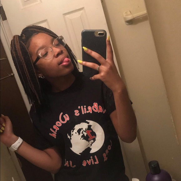 Profile Picture of Beyonce Lipsey (@b_lipsey) on Poshmark