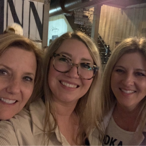 Profile Picture of Sarah Reyna (@sreyna00) on Poshmark