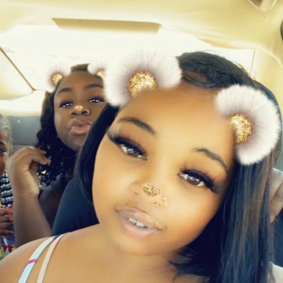 Profile Picture of Monae Monae (@lovelyme3811) on Poshmark