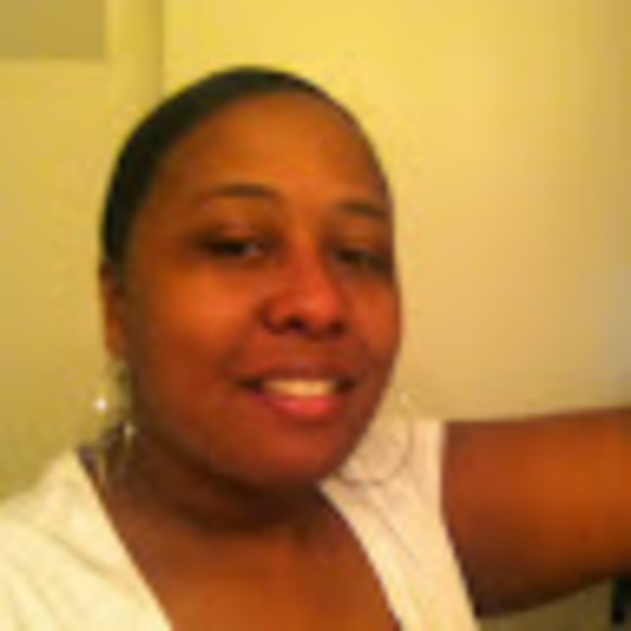 Profile Picture of Felicia Hackett (@feliciahackett) on Poshmark