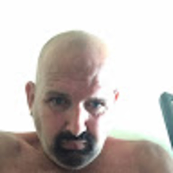 Profile Picture of Robert Hull (@rhull8608) on Poshmark