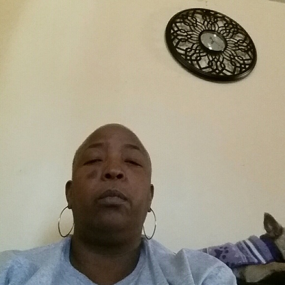 Profile Picture of Dora Stokeling (@auntdee1) on Poshmark