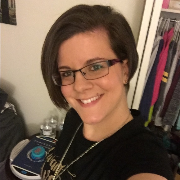 Profile Picture of Cassandra Compton (@cooterbaby88) on Poshmark