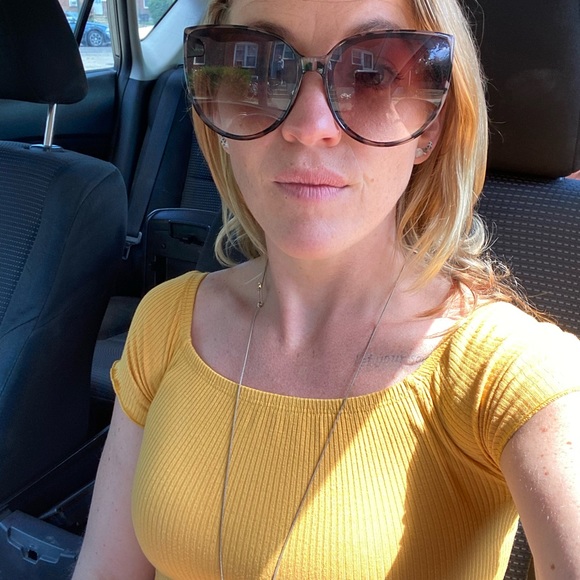 Profile Picture of Nicole Gendreau (@nicolegendreau) on Poshmark