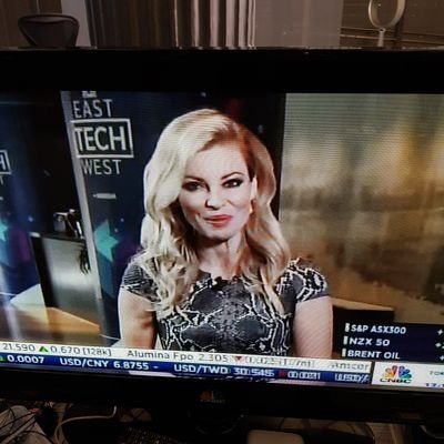 Profile Picture of Amanda Drury (@@MandyCNBC) on Twitter