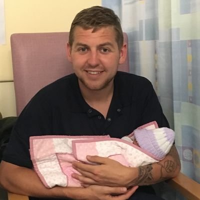 Profile Picture of Billy Logan (@logiebear1990) on Twitter