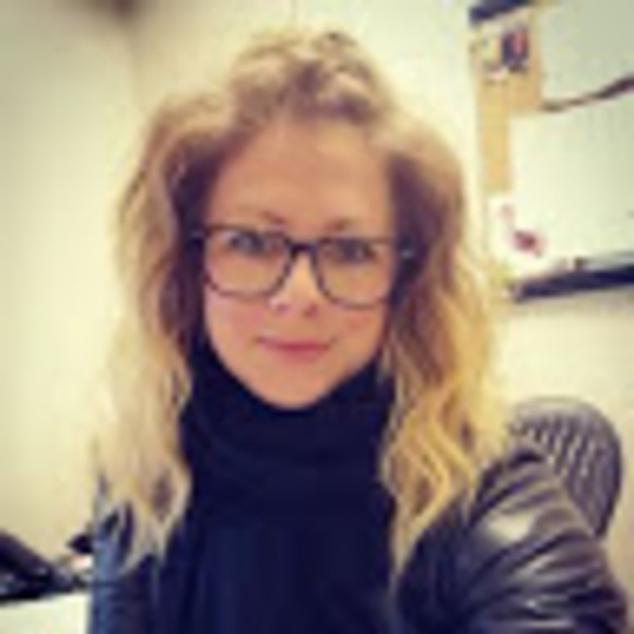 Profile Picture of Michelle Berg (@michelleberg996) on Poshmark