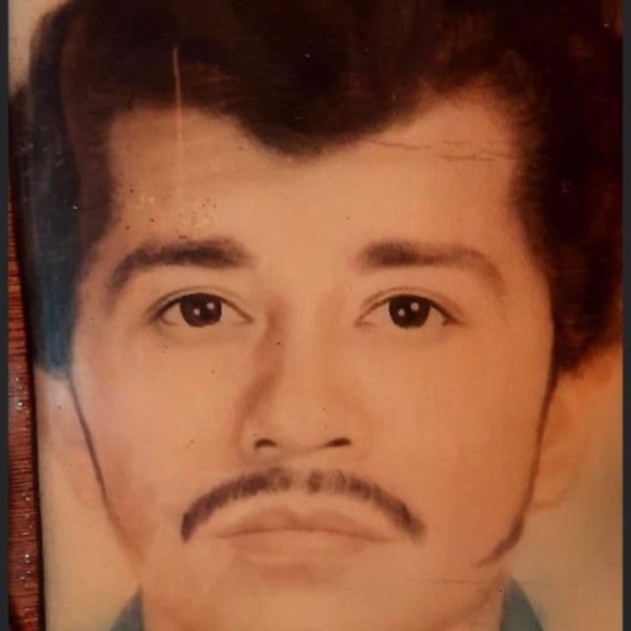 Alex Avila damian - Poshmark Profile Picture of Alex Avila damian (@alexavila07) on Poshmark