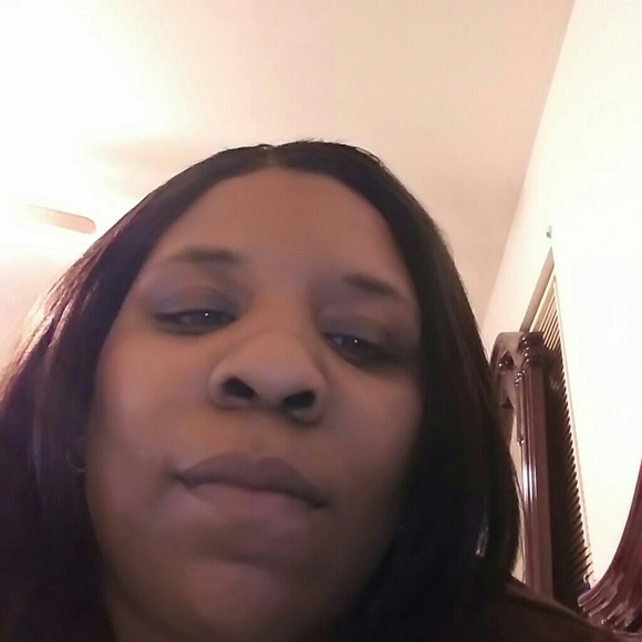 Profile Picture of Yolanda Murphy (@yolandamurphy) on Poshmark