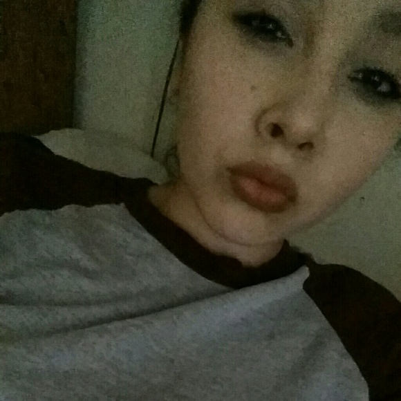 Kelly Bilke - Poshmark Profile Picture of Kelly Bilke (@kelly_b96) on Poshmark