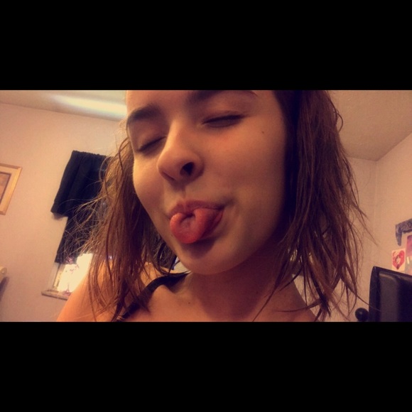 Victoria Finley - Poshmark Profile Picture of Victoria Finley (@toriii_lizzz) on Poshmark