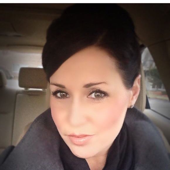 Profile Picture of Stefanie Moore (@smoore726) on Poshmark