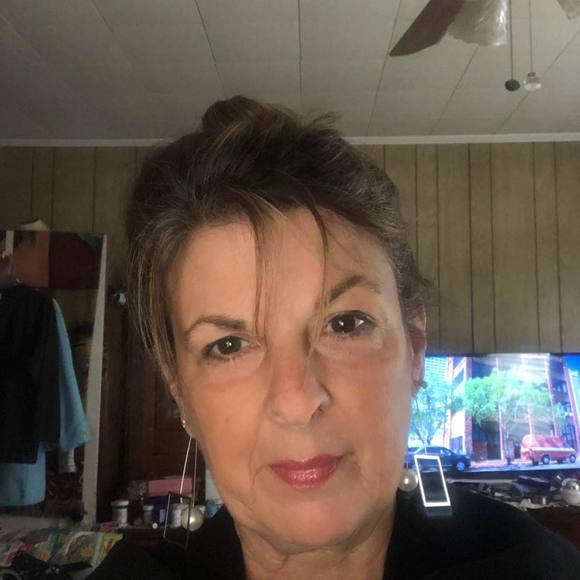 Profile Picture of Robin Freeman (@birdie03) on Poshmark