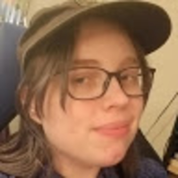 Profile Picture of Mads Poff (@mpoff99) on Poshmark