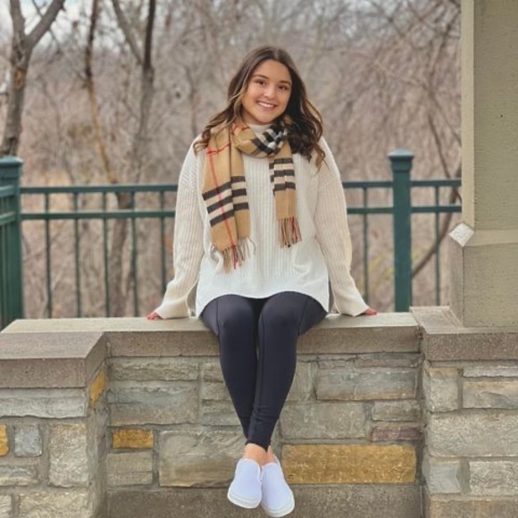Profile Picture of Elizabeth Carrillo (@egisselle1210) on Poshmark