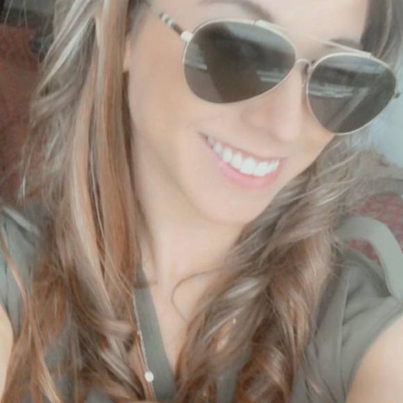 Profile Picture of Clare Bartlett (@claremarie567) on Poshmark