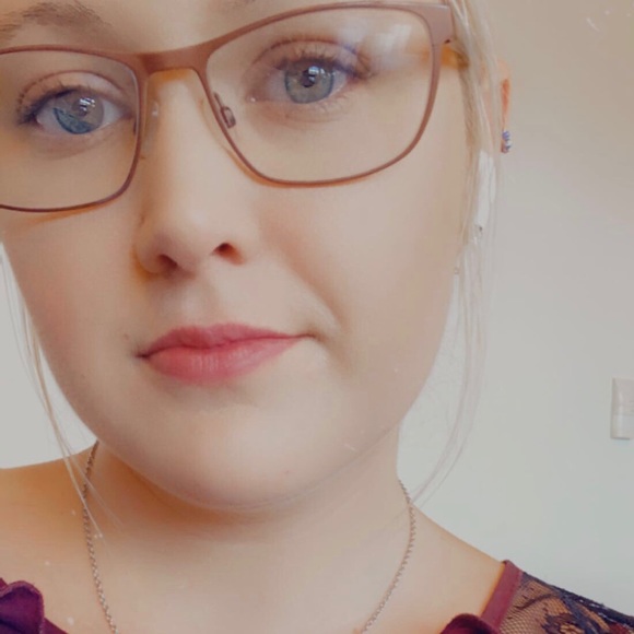 Profile Picture of Christine Dobbe (@christinedobbe) on Poshmark