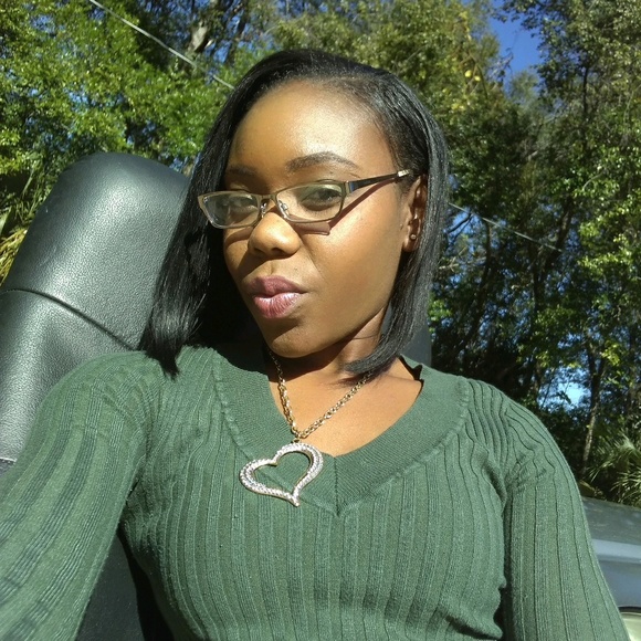 Profile Picture of Thomasina Ruth (@ttr25) on Poshmark