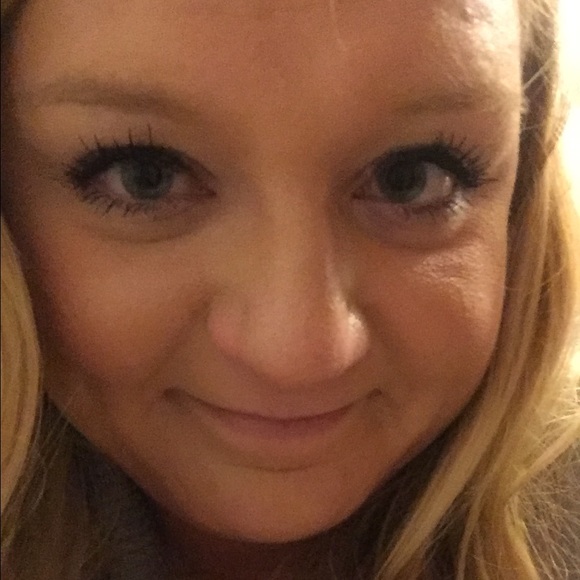 Melissa Bardecki - Poshmark Profile Picture of Melissa Bardecki (@mbardecki11) on Poshmark