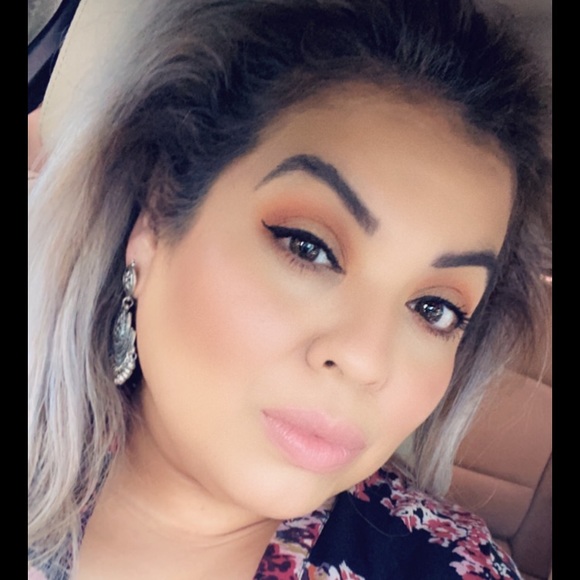 Profile Picture of Cindy Cavazos (@cindyyyy687) on Poshmark