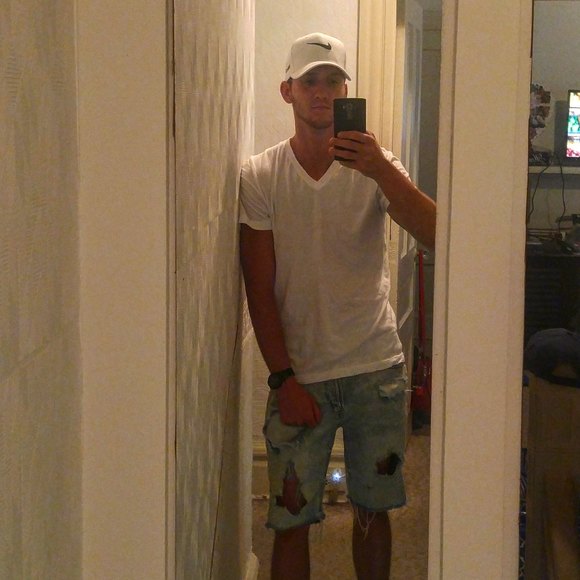 Profile Picture of Kevin Haman (@kevikev412) on Poshmark