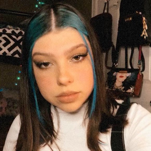 Profile Picture of Adriana Saez (@adrianasaez) on Poshmark